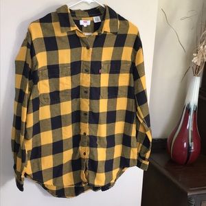 Levi’s plaid button down long sleeve shirt size small